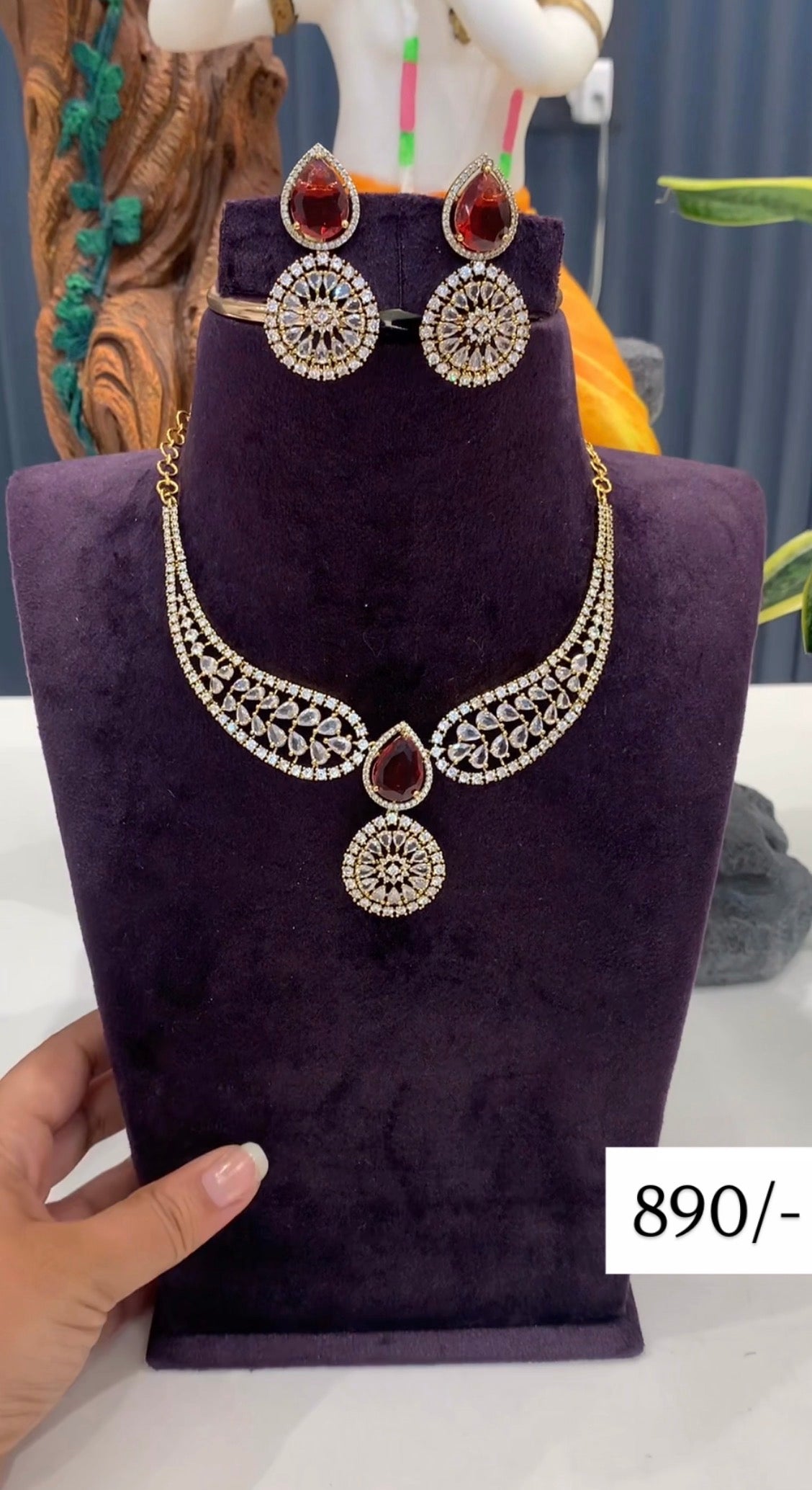 Beautiful kanti style necklace
