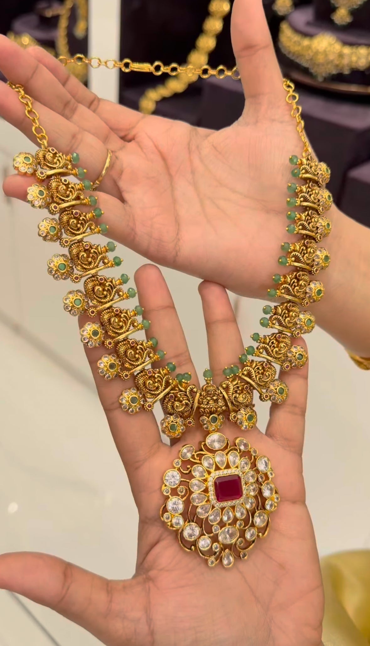 Beautiful unique pattern necklace
