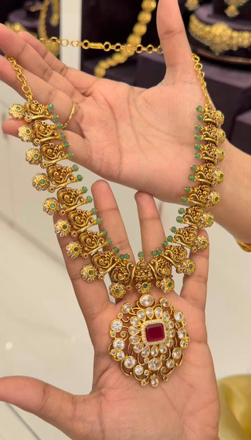 Beautiful unique pattern necklace