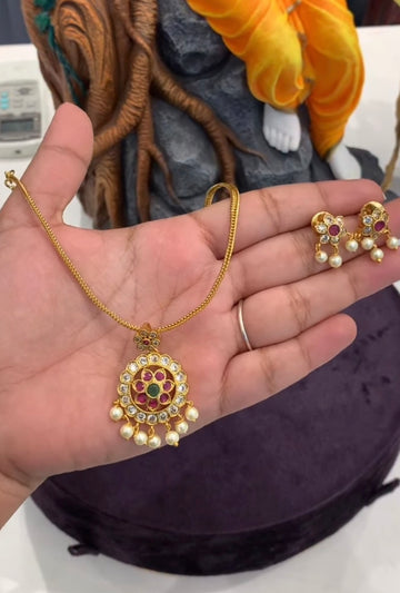 Beautiful simple necklace
