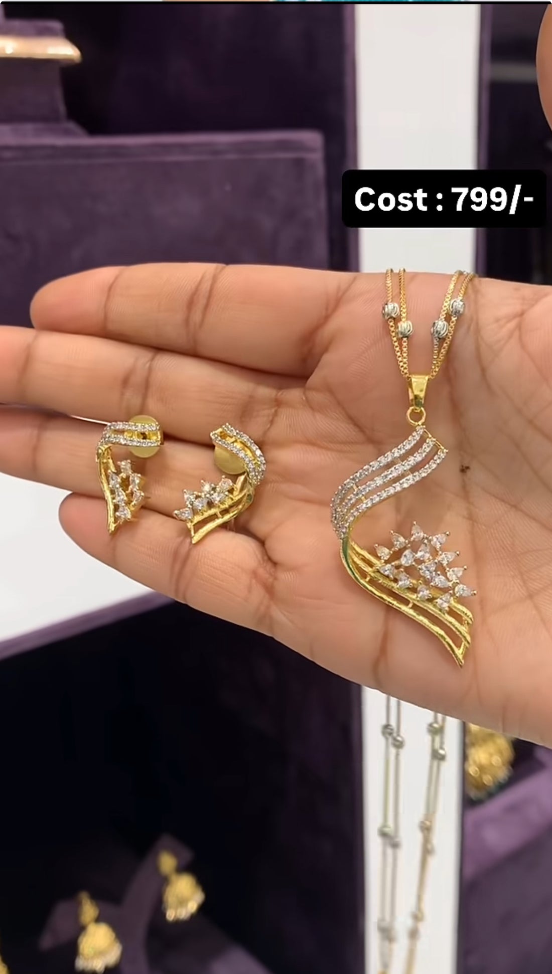 Beautiful pendant with fancy chain