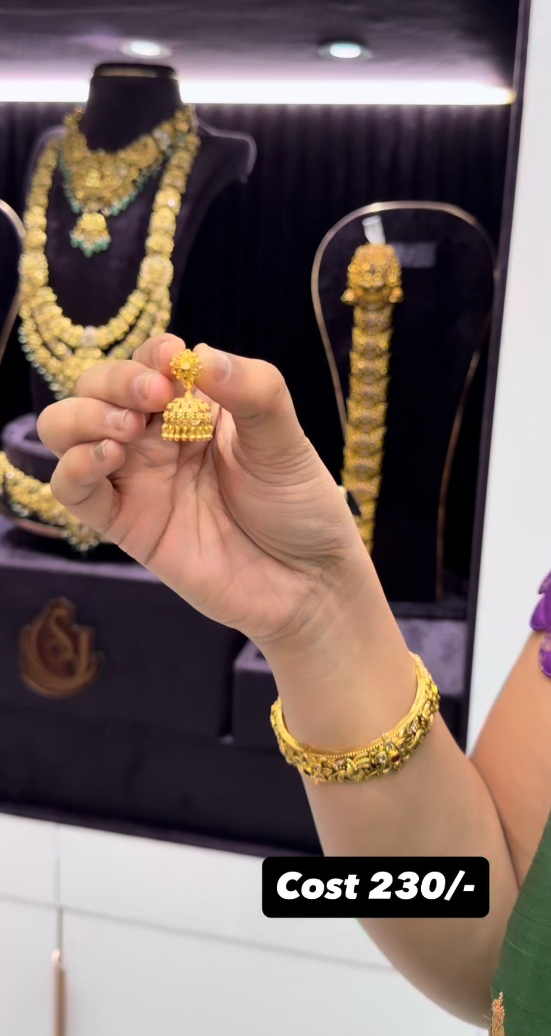 Beautiful gold cute jumkies