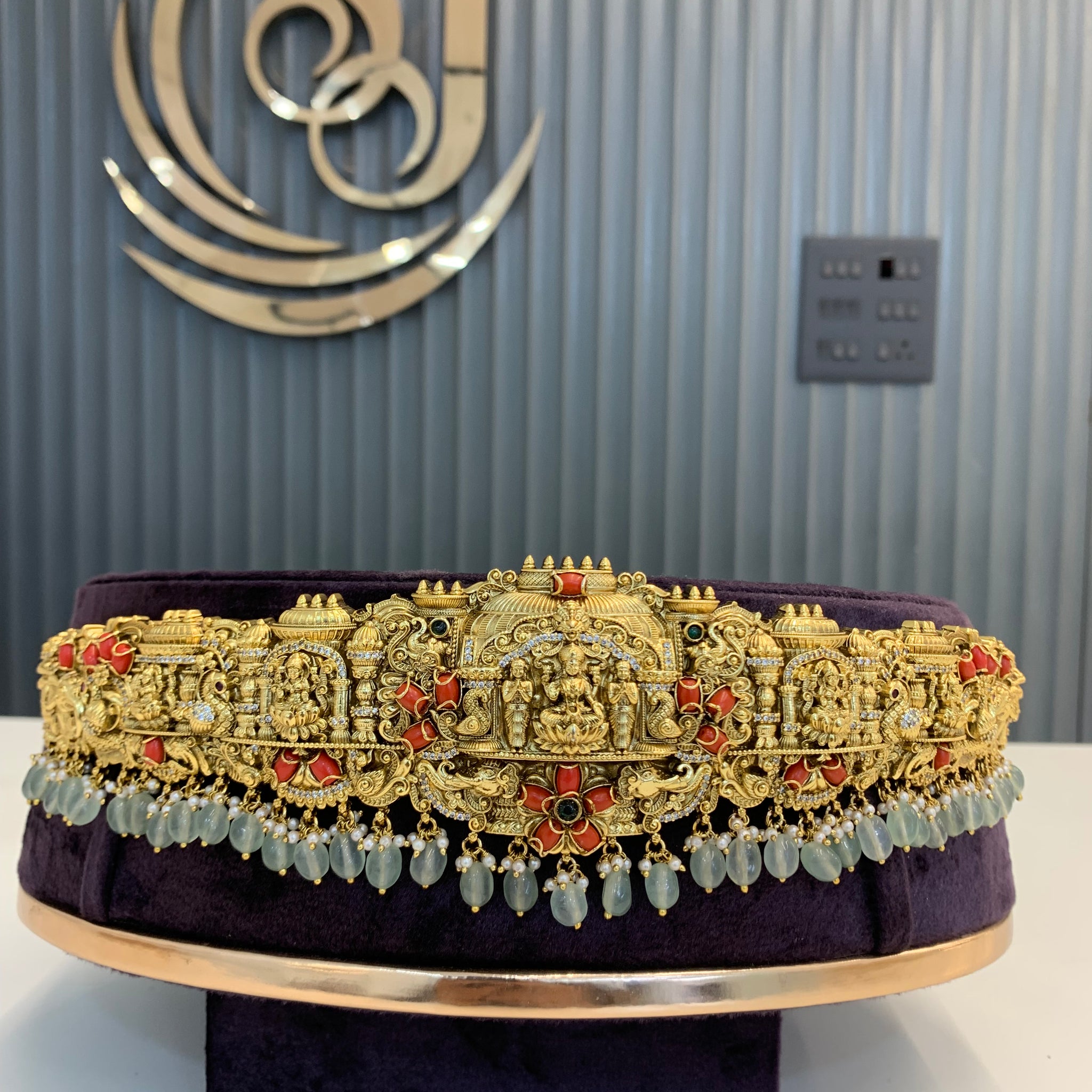 Traditional coral vaddanam