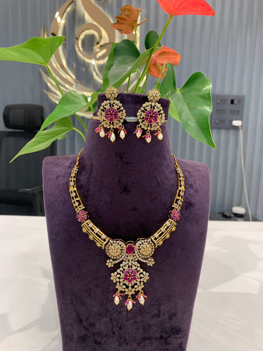 Beautiful ruby stone kanti pattern necklace