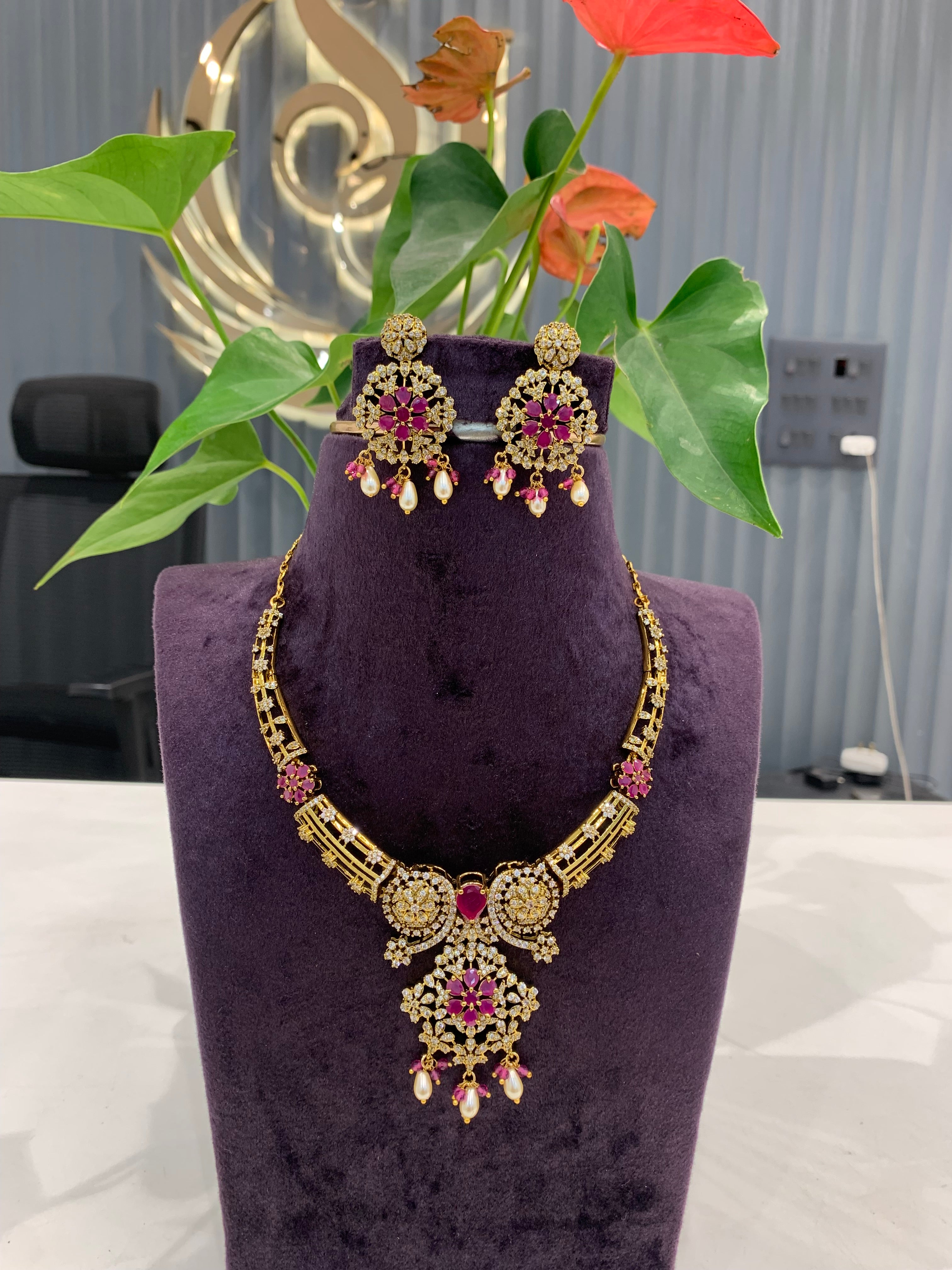 Beautiful ruby stone kanti pattern necklace