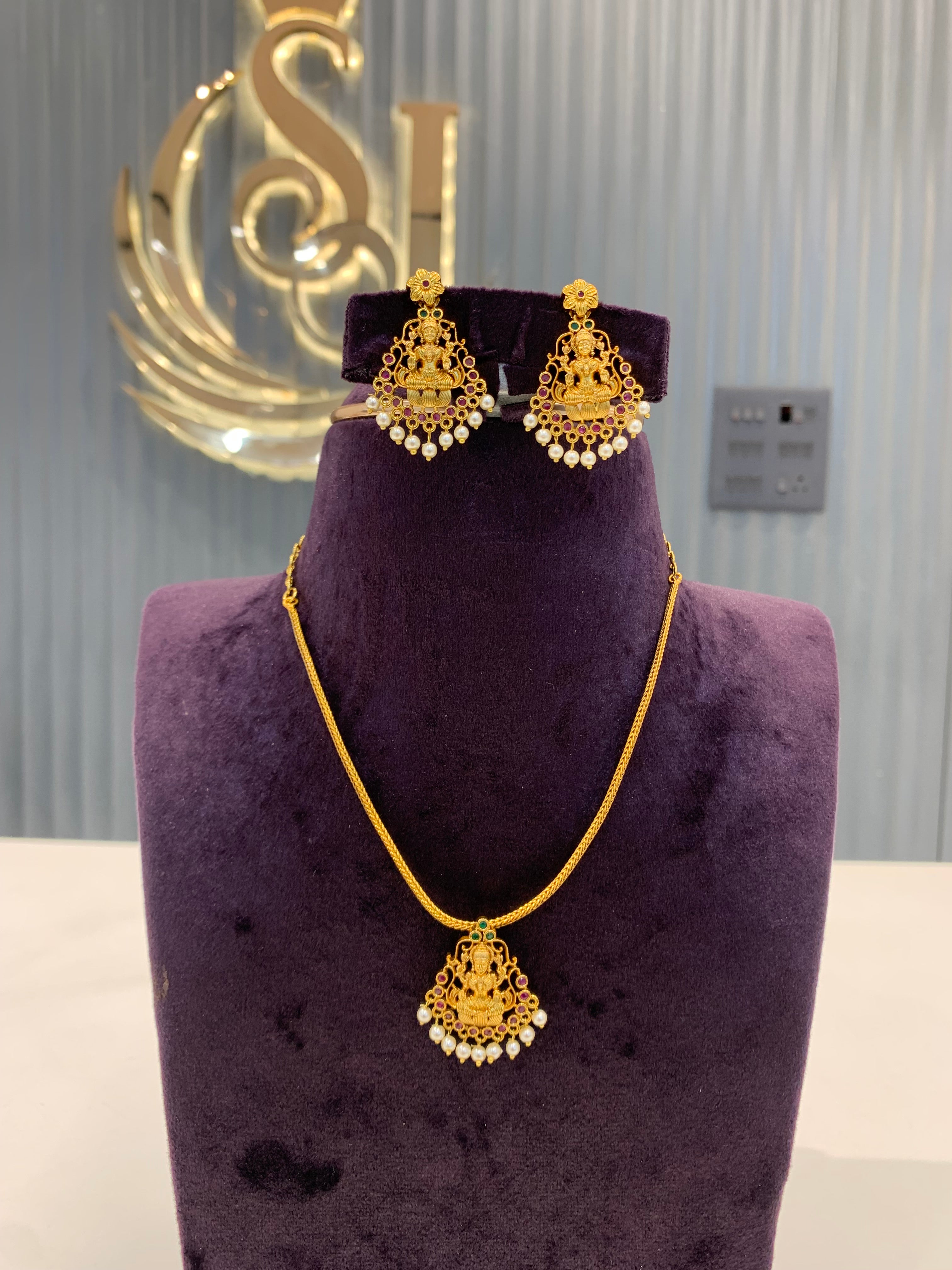 Beautiful simple necklace