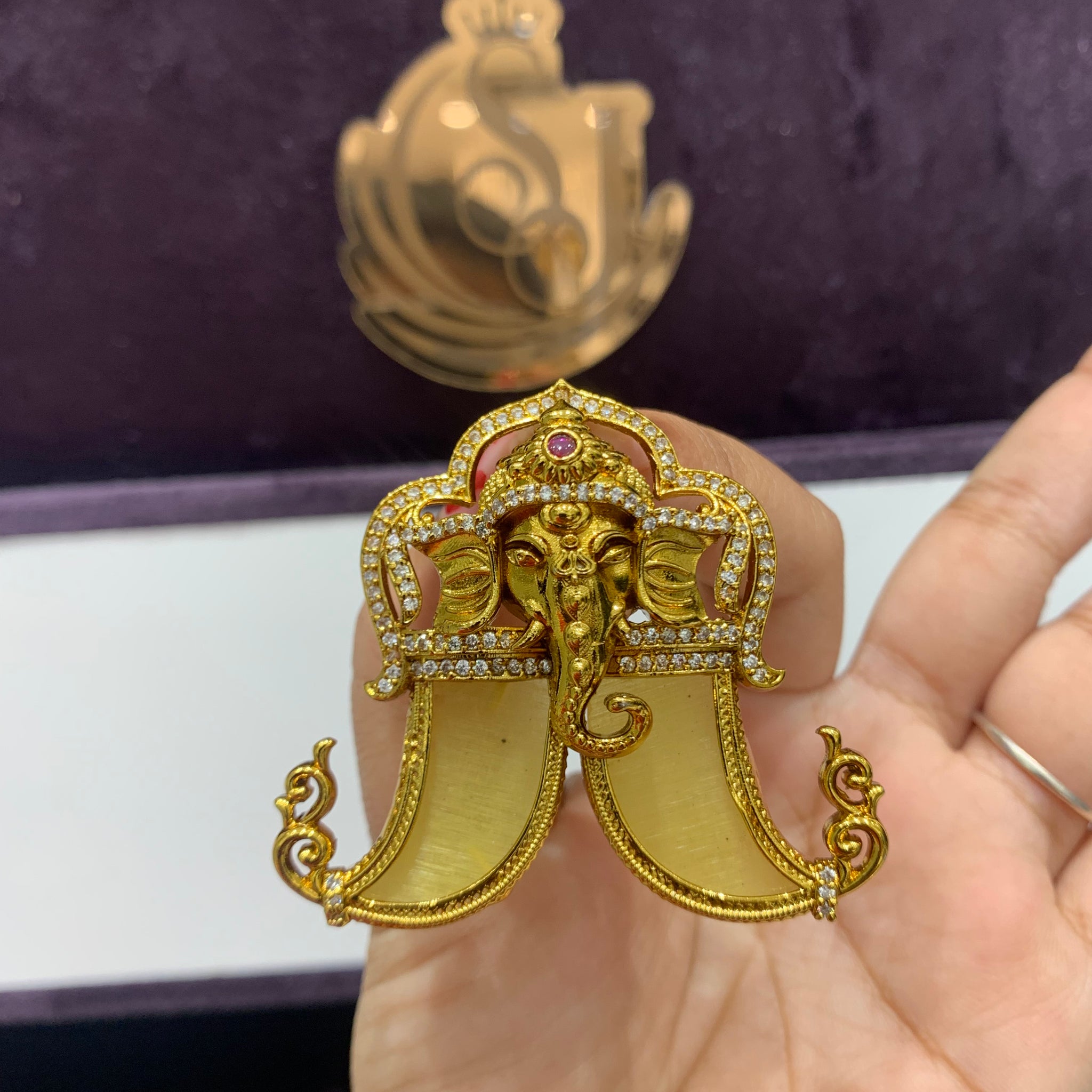 Beautiful premium Ganesh tiger nail locket with back hook