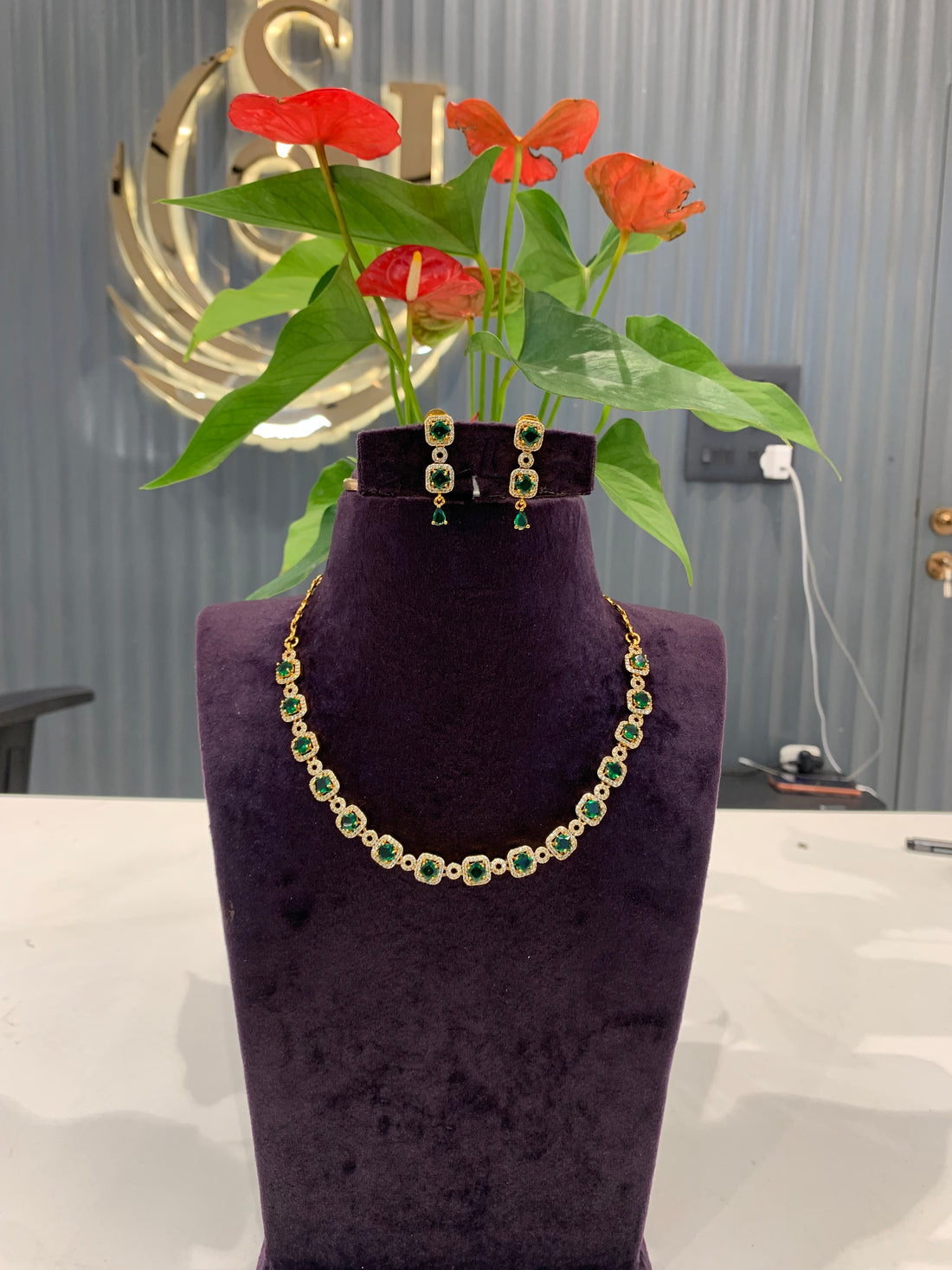 Beautiful green stone simple necklace