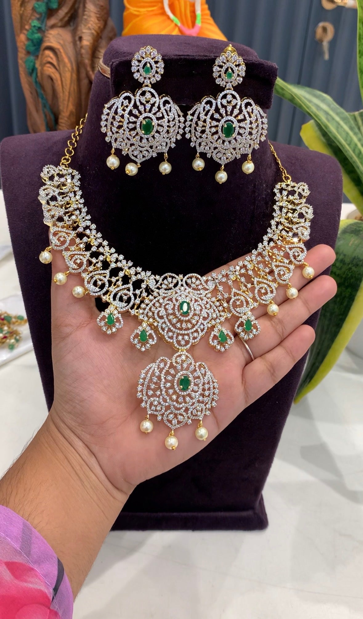 Beautiful Gj polish Necklace with screwback earrings