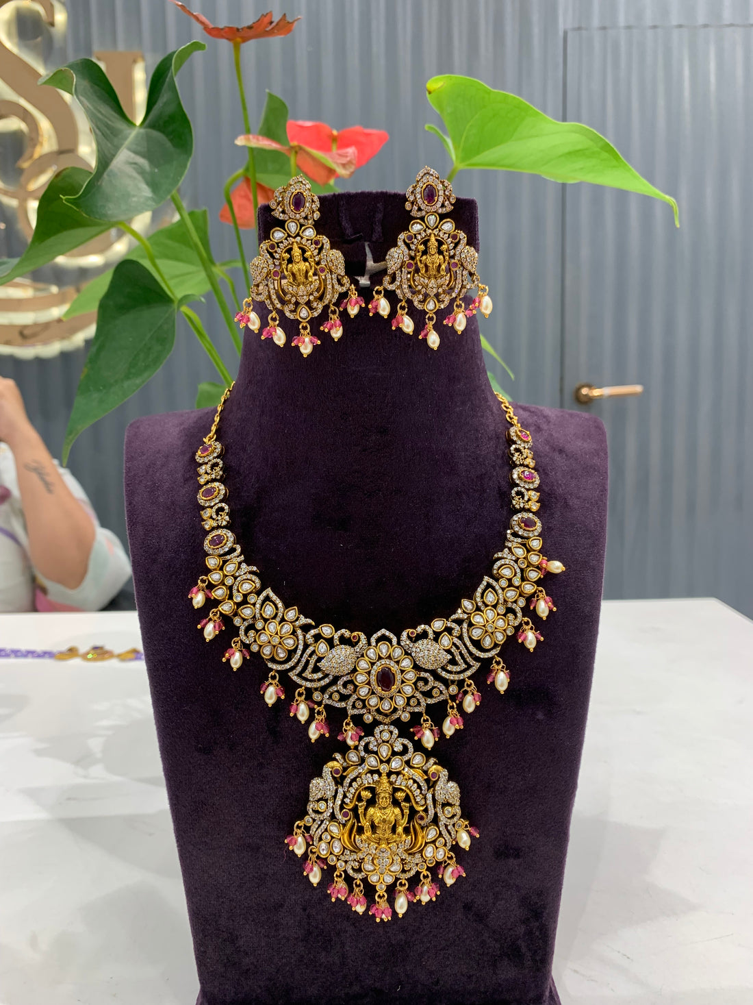 Beautiful customised mehandhi polish necklace