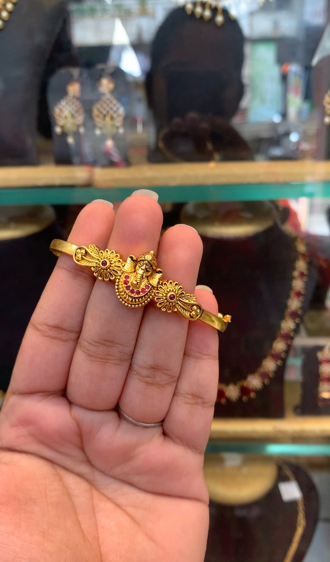 Beautiful ganesh bracelet openable