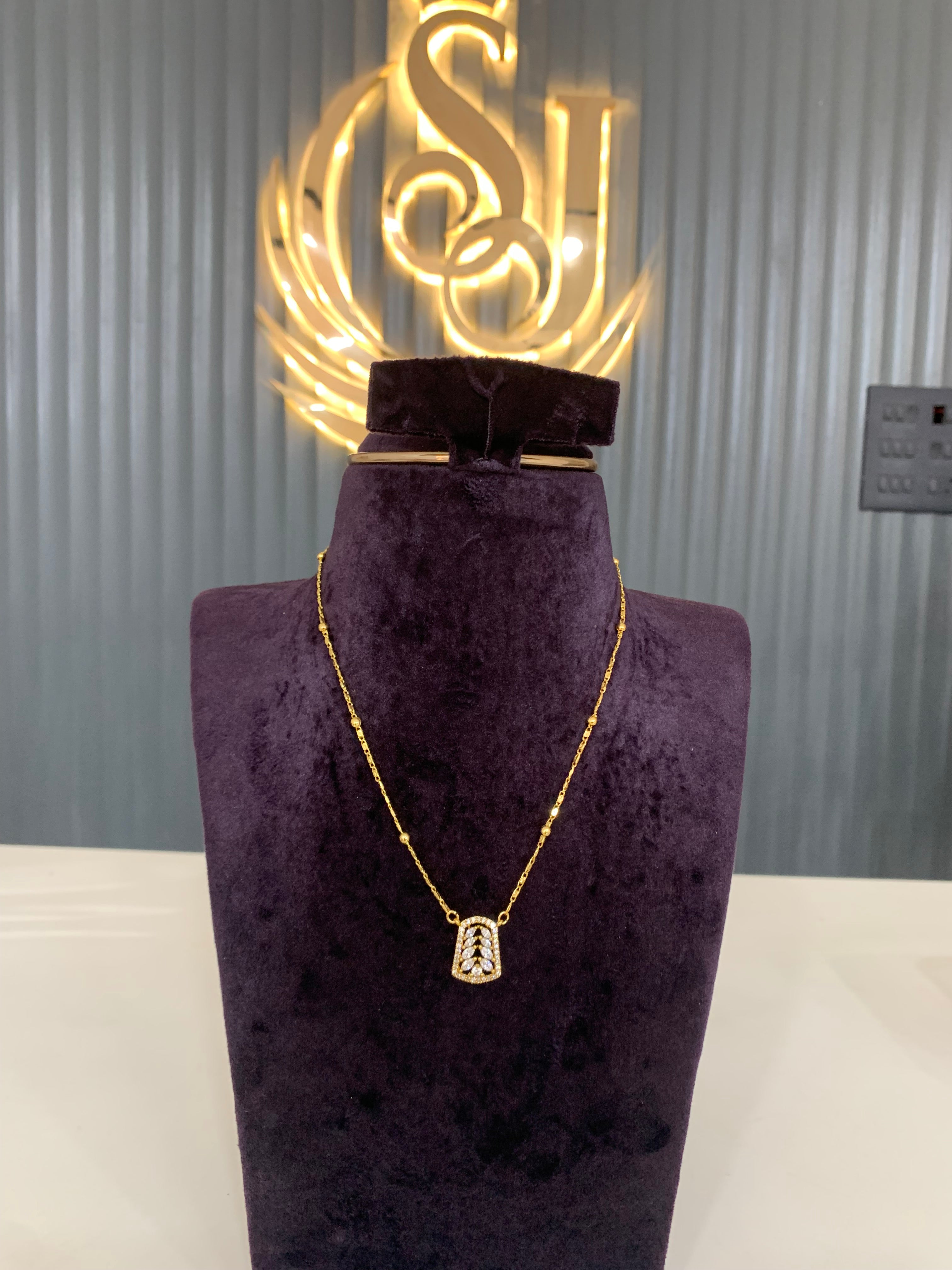 Beautiful chain set