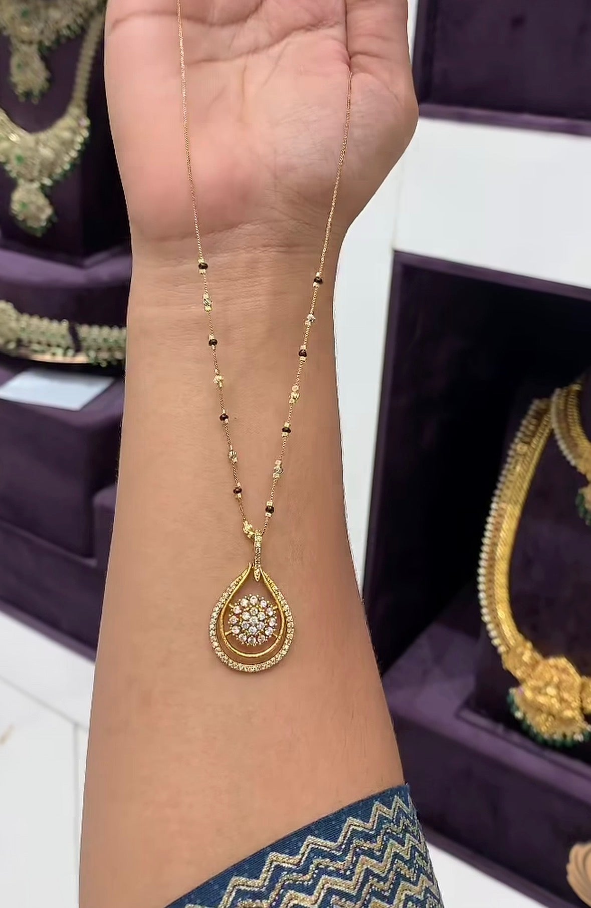 Beautiful Locket with stylish Chain