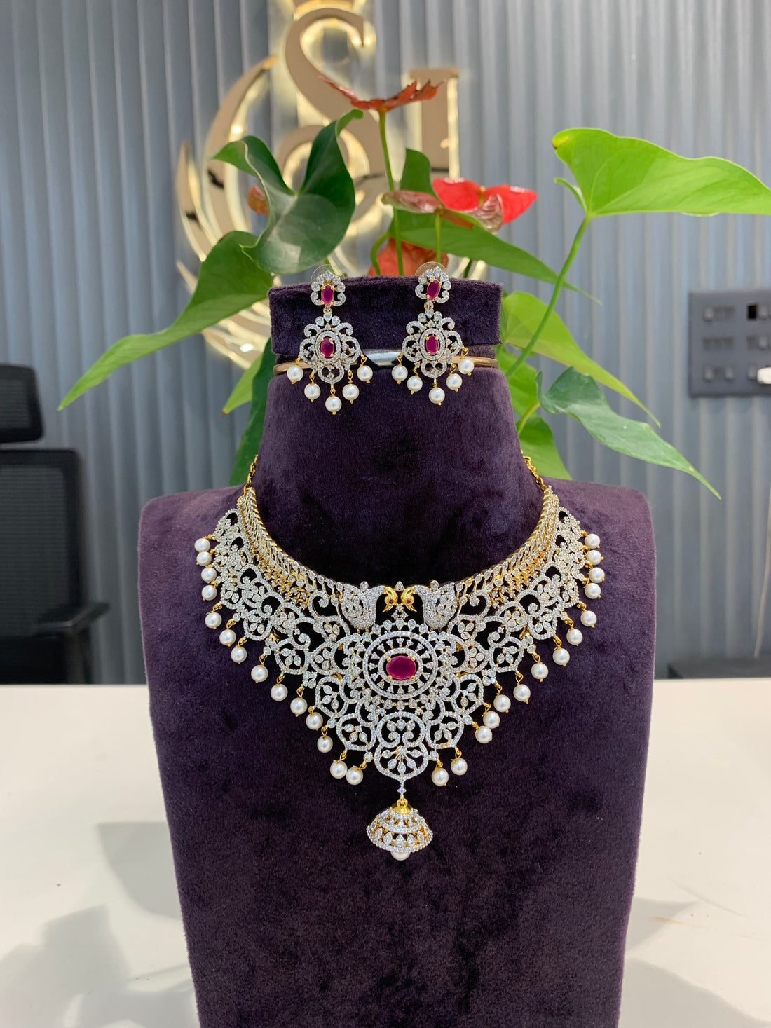 Beautiful GJ chocker