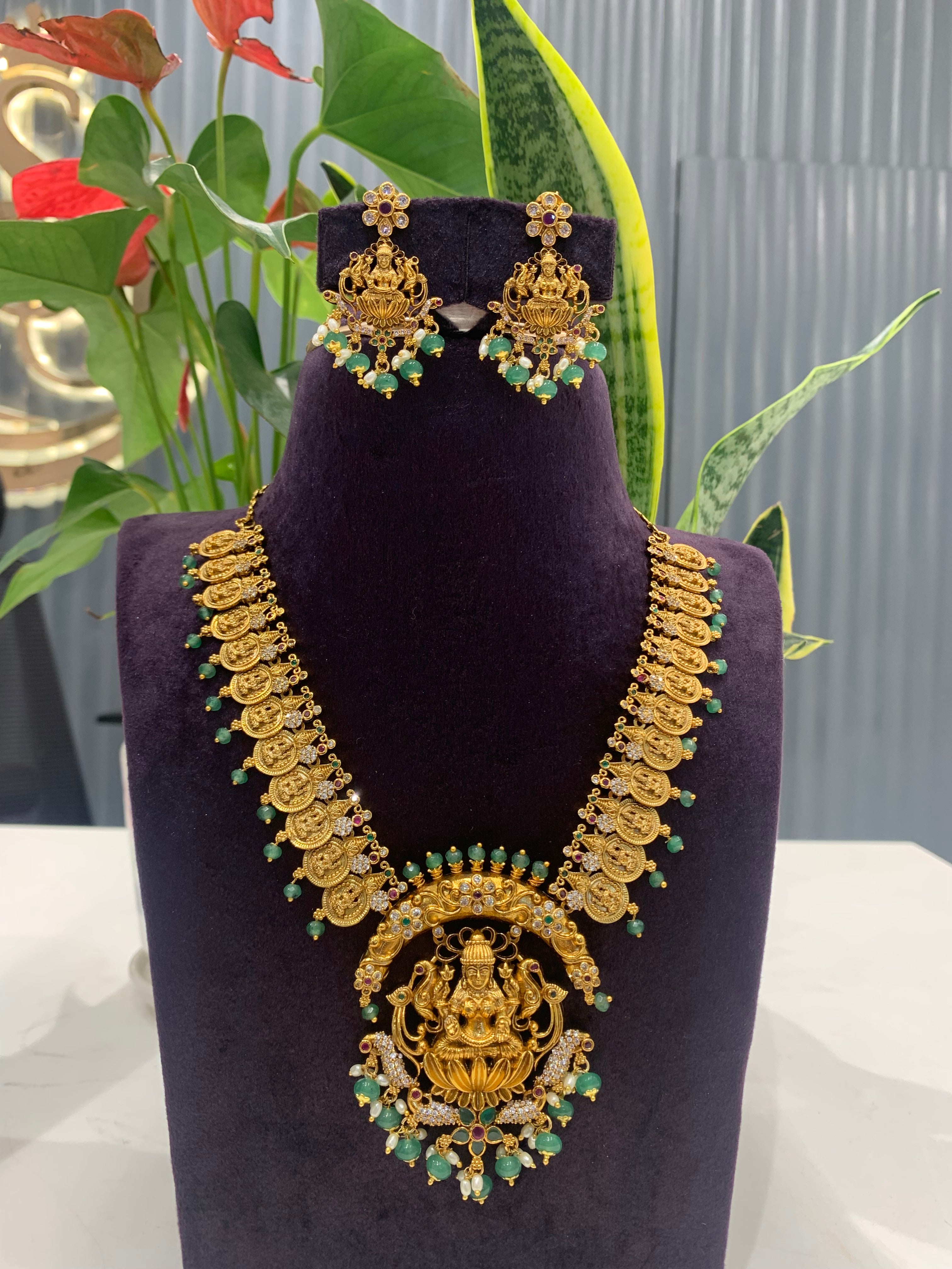 Beautiful short necklace