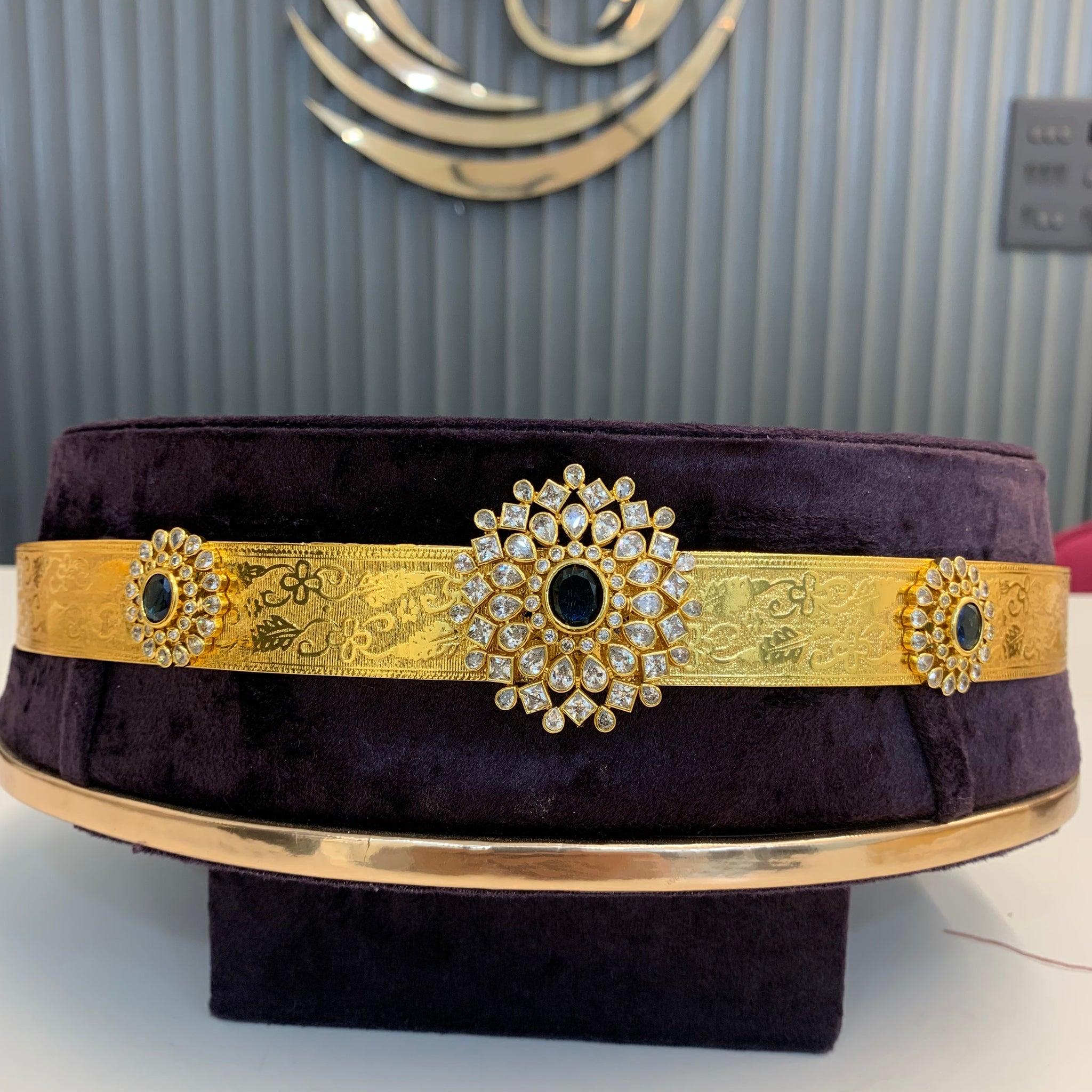 Beautiful plain vaddanam with locket adult (42inchs)