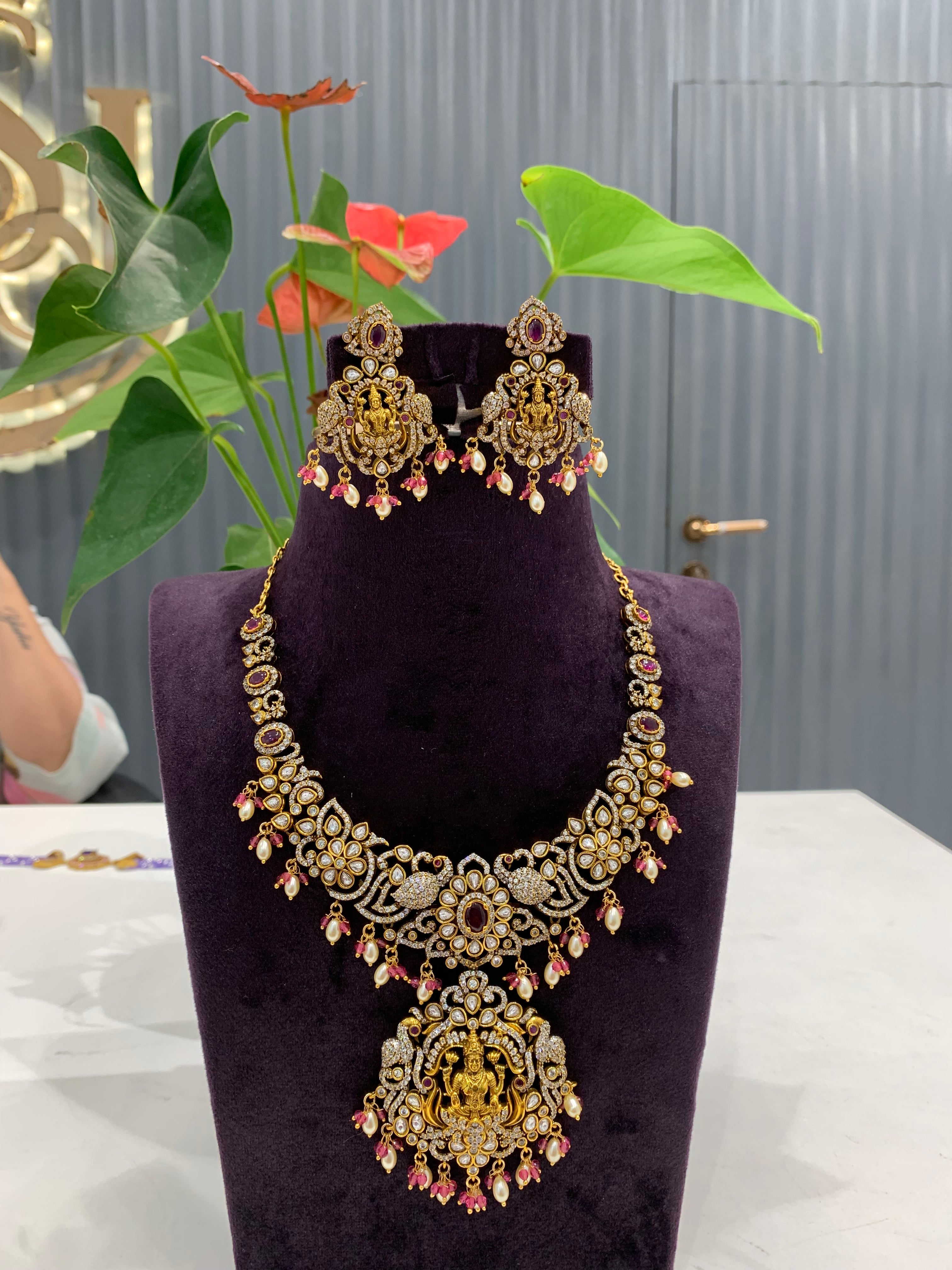 Beautiful customised mehandhi polish necklace