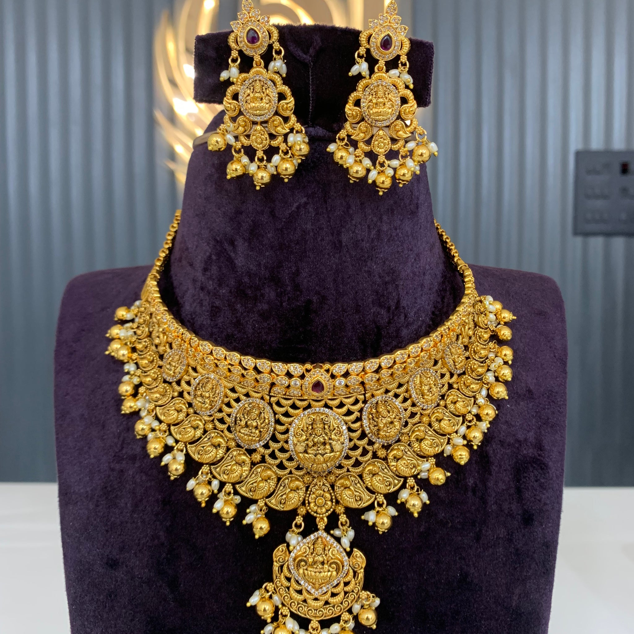 Beautiful chocker set