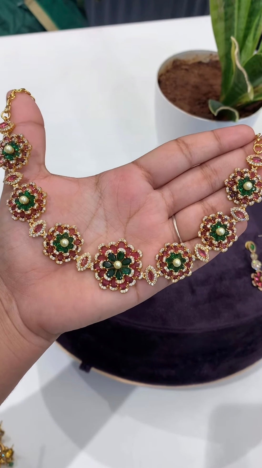 Beautiful party wear necklace