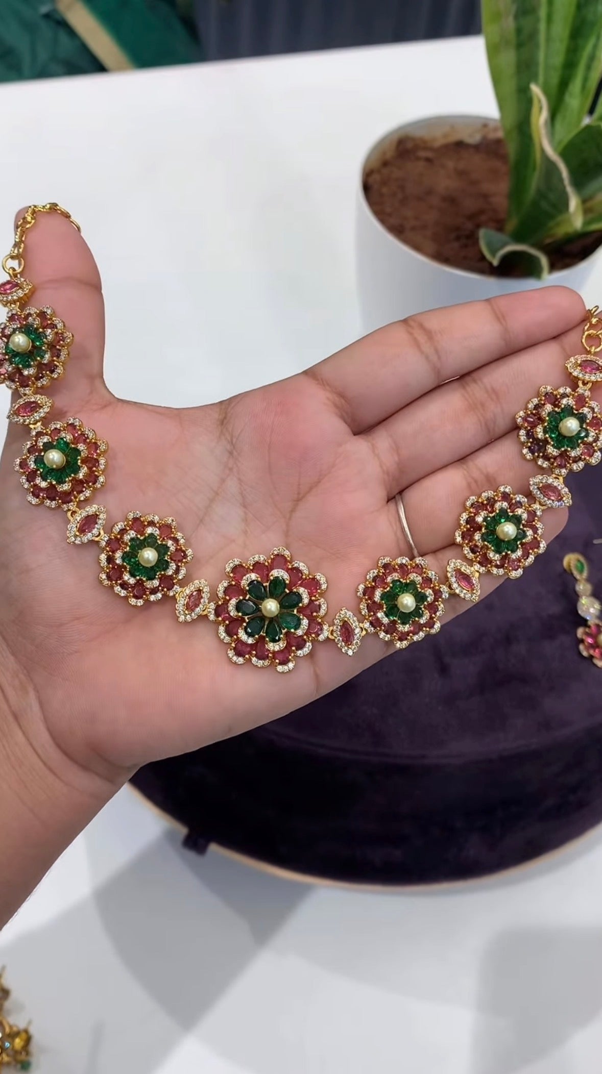 Beautiful party wear necklace