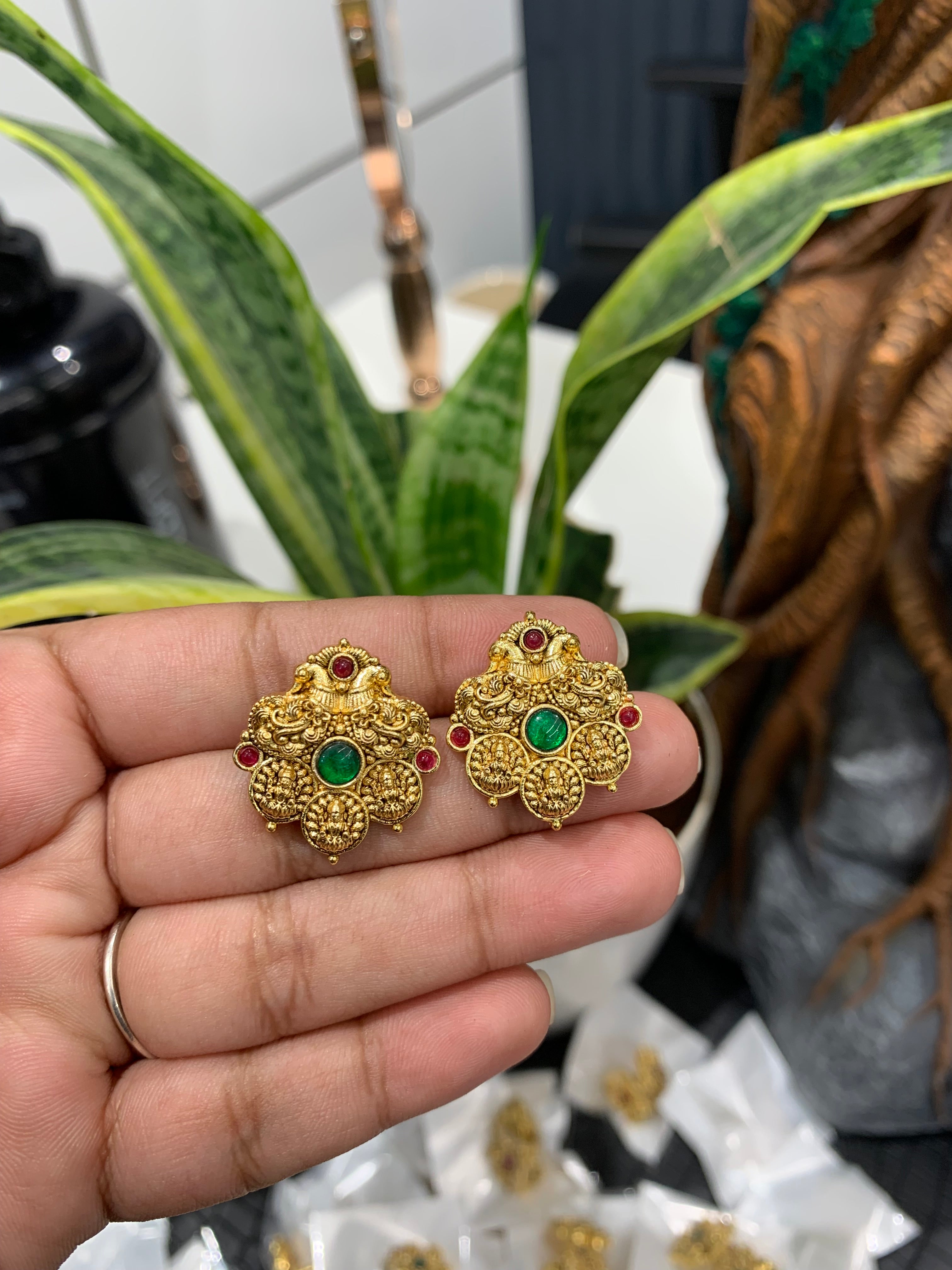 Beautiful jadav kundhan studs