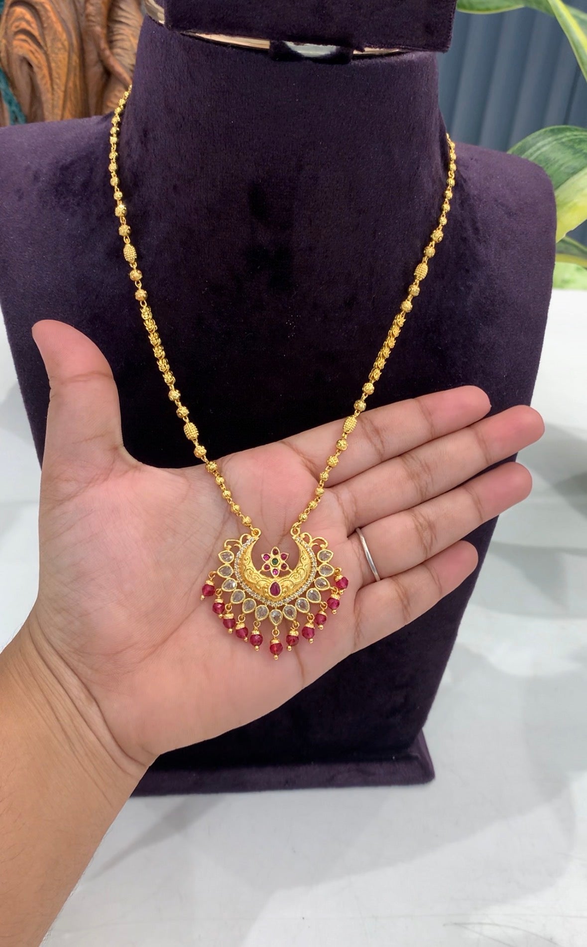 Beautiful gold replica chain 18 inchs
