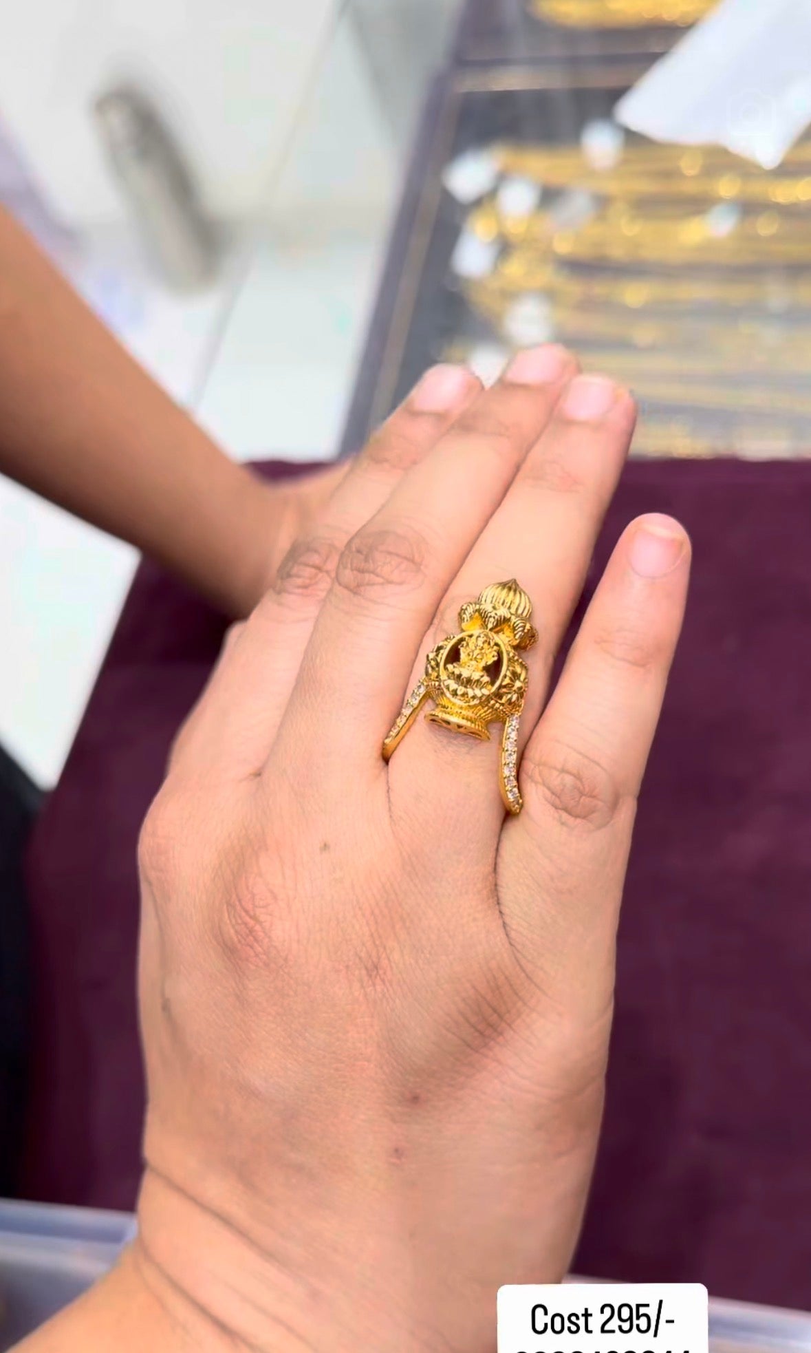 Beautiful adjustable vanki hand ring