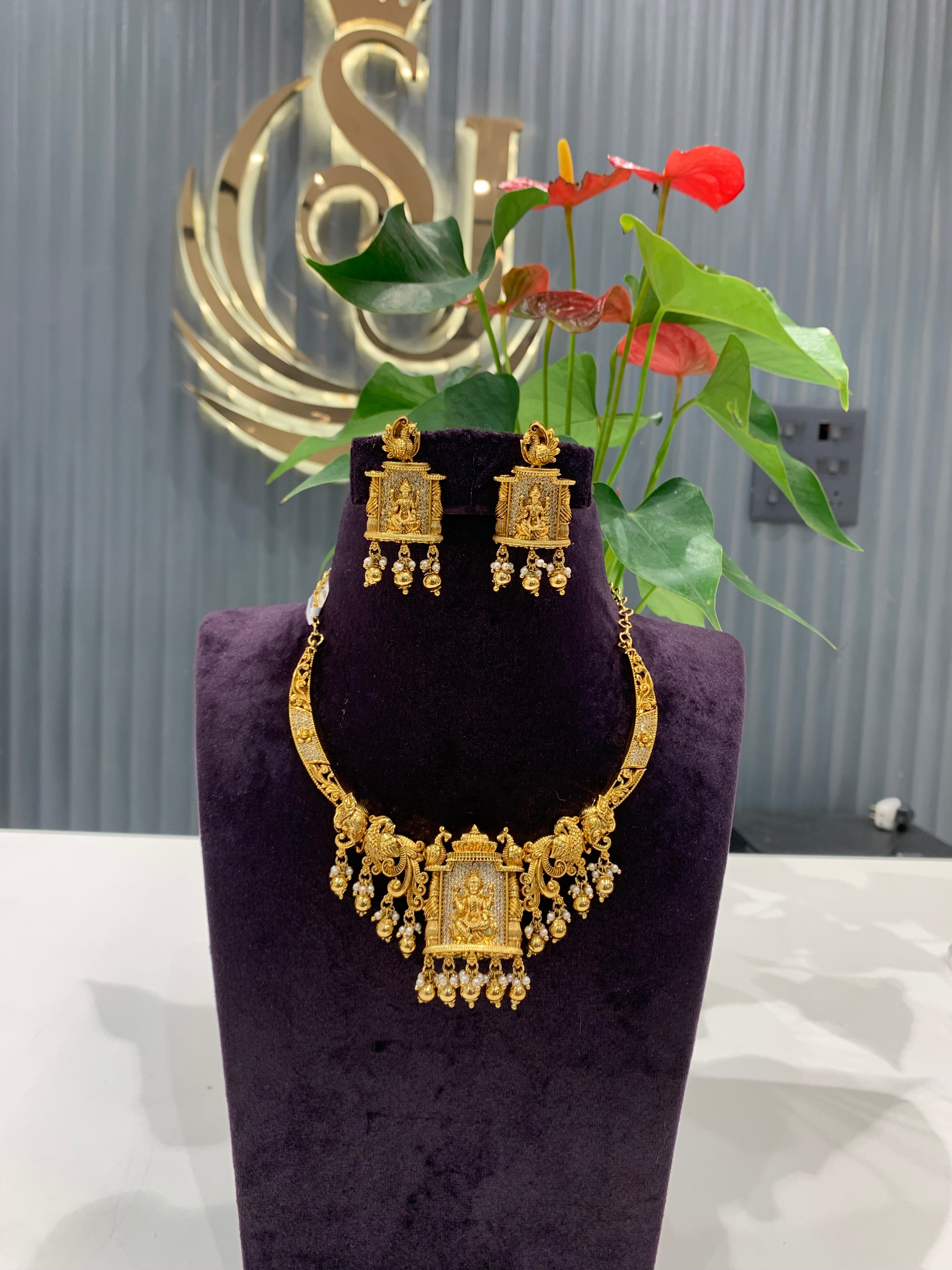 Beautiful kanti pattern necklace