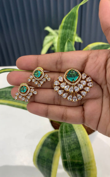 Beautiful pendant set with back hook