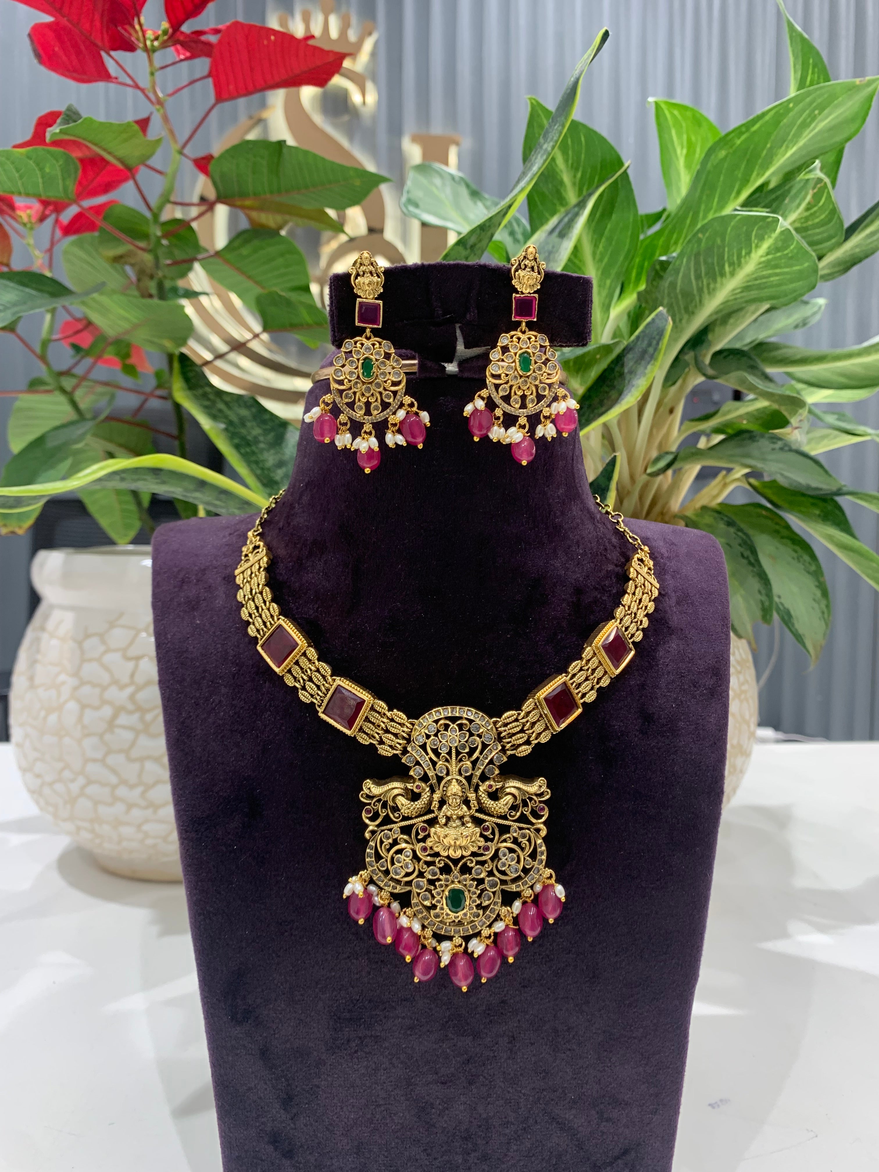 Beautiful kanti pattern necklace