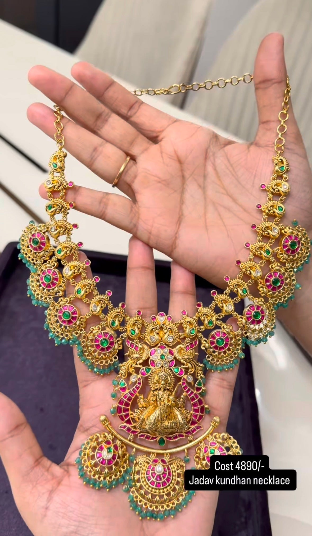Beautiful jadav necklace