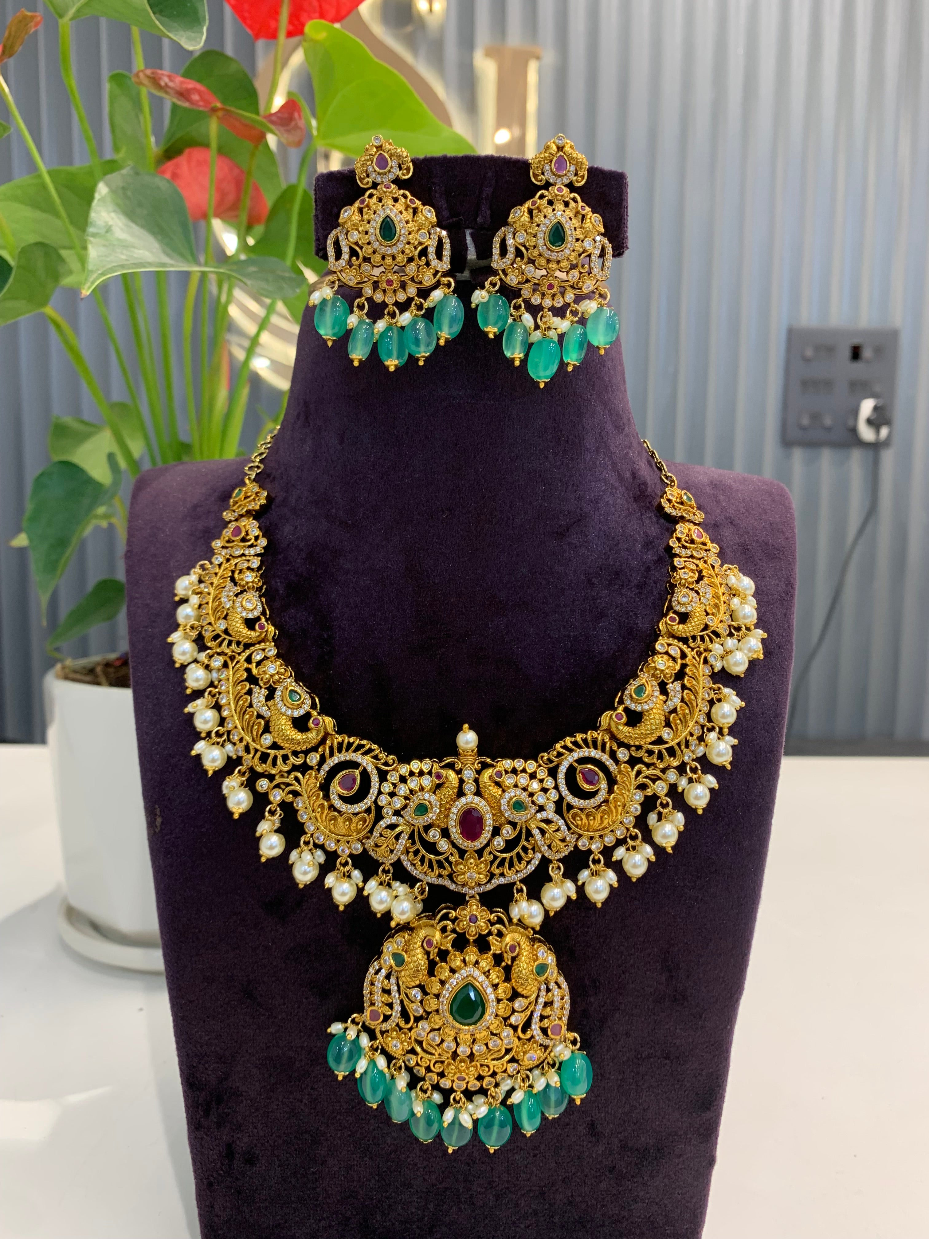 Beautiful heavy neckset