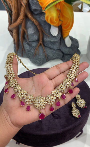 Beautiful party wear necklace
