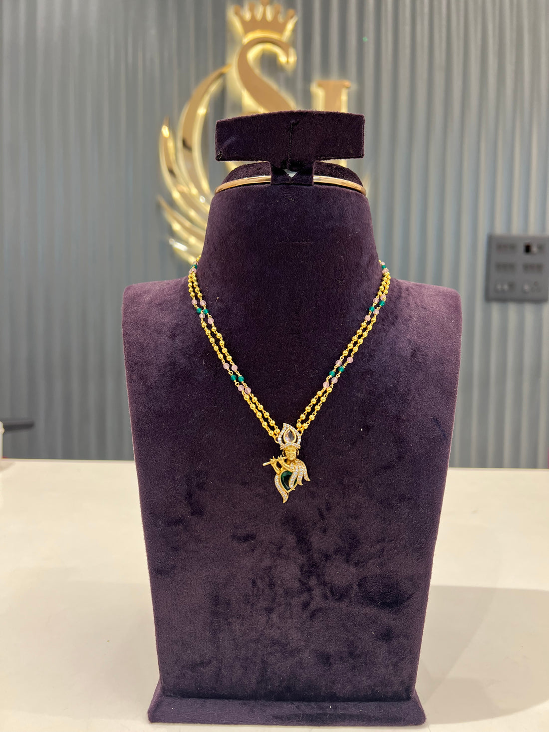 Trendy simple chain