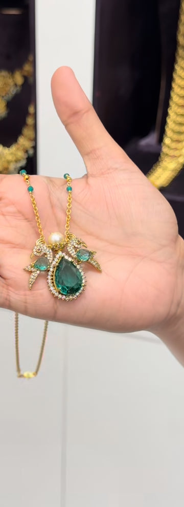 Beautiful green stone chain set