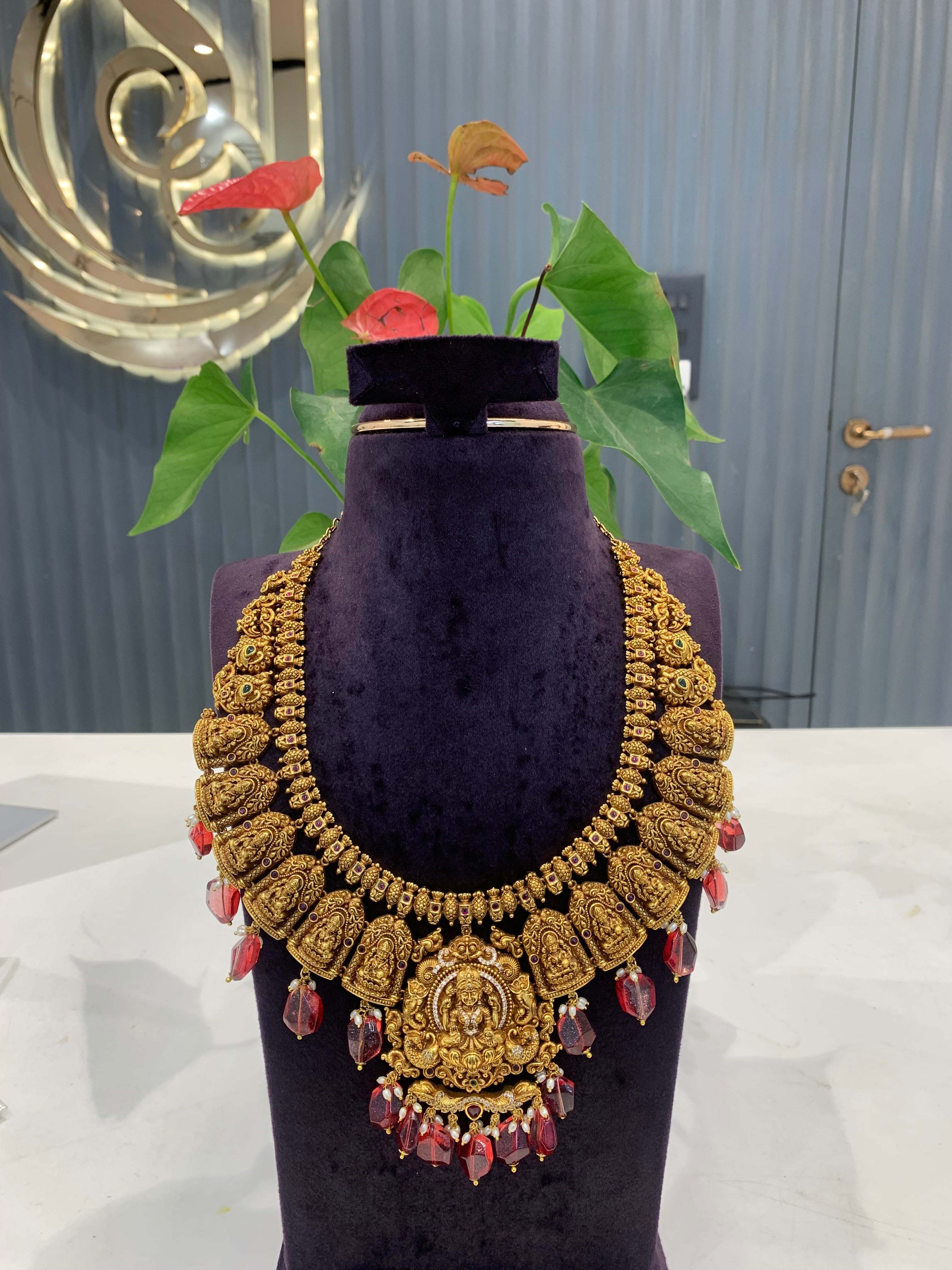 Beautiful heavy 3D haram without earrings