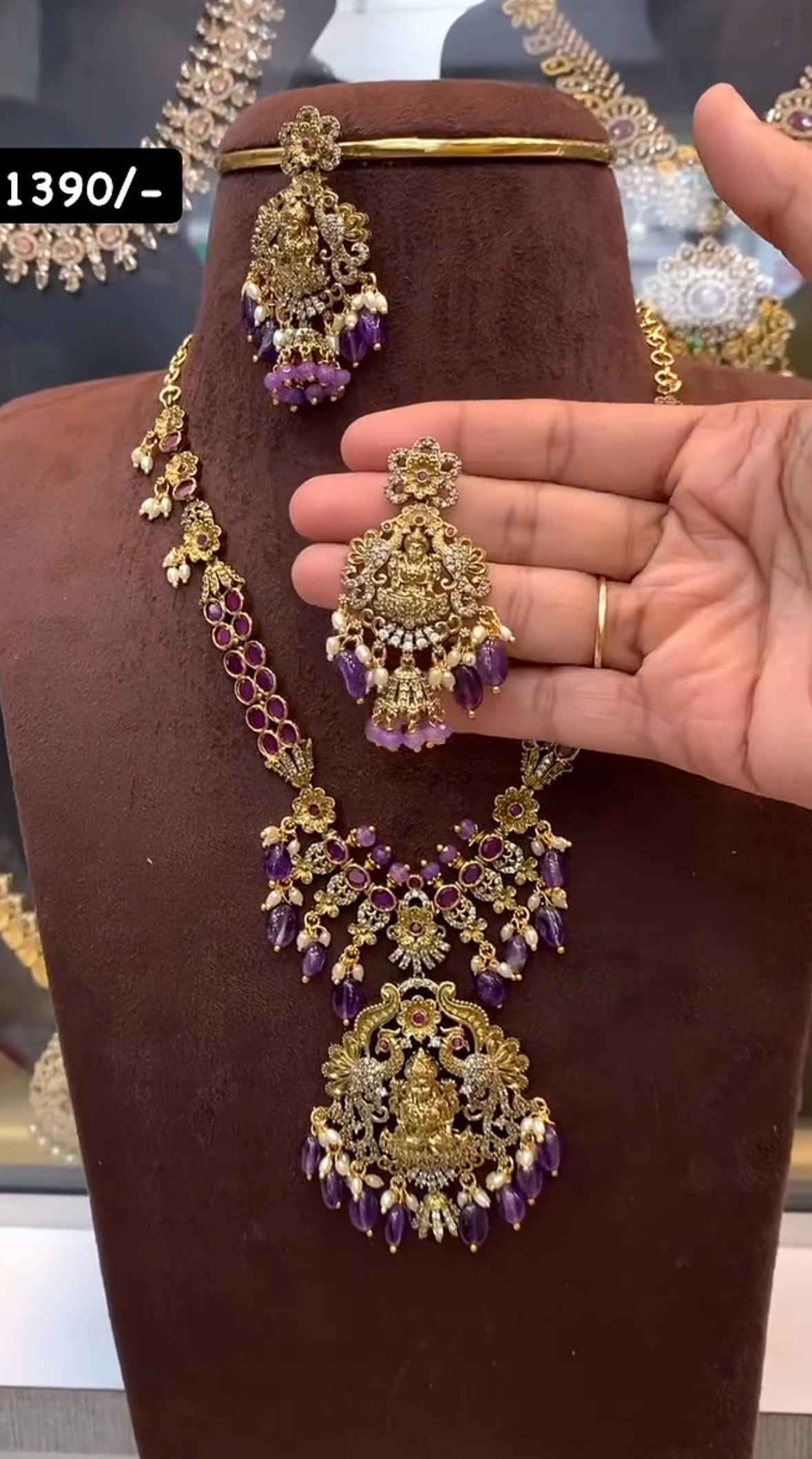Beautiful mehandhi polish necklace