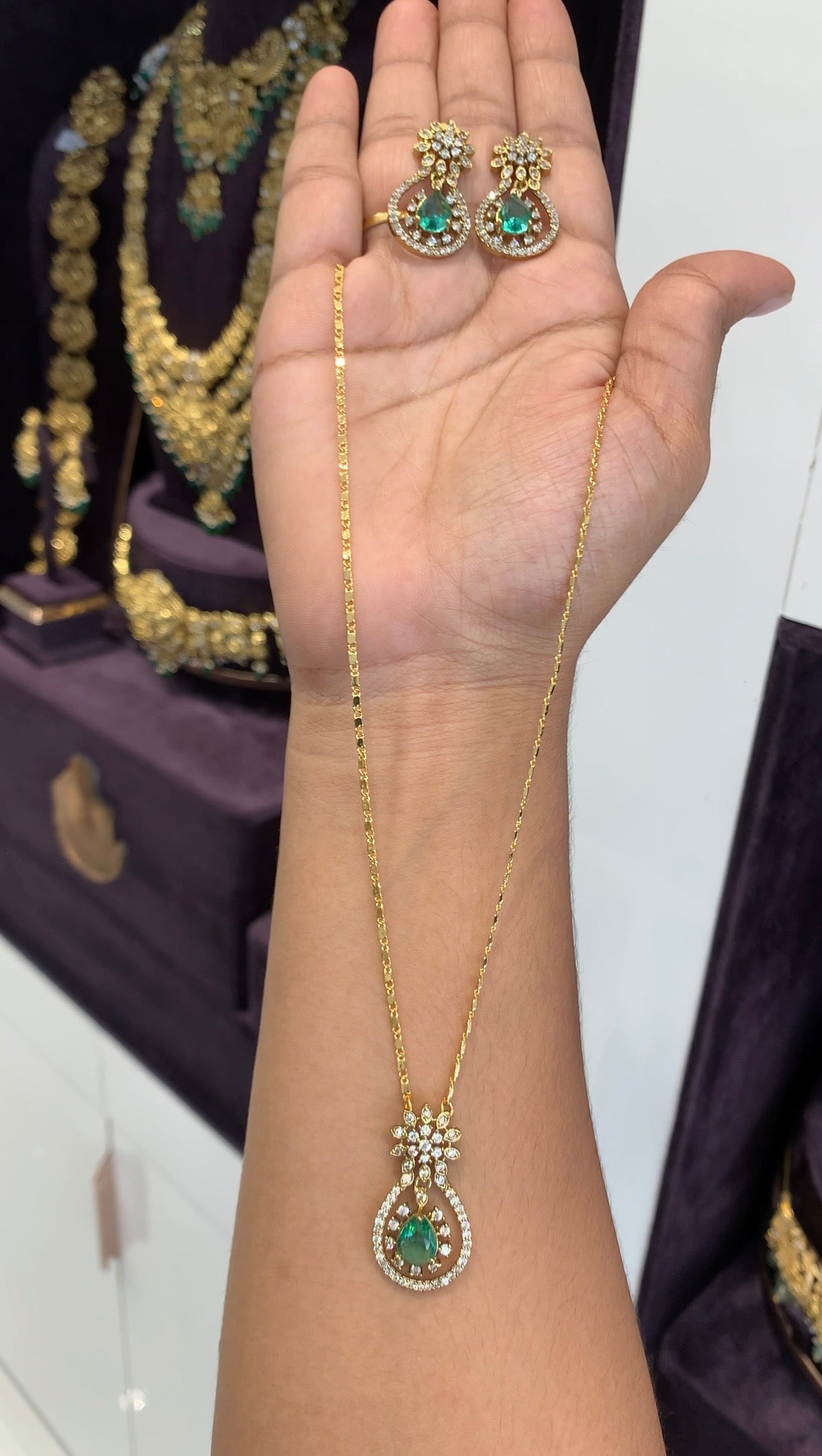 Beautiful locket set with chain