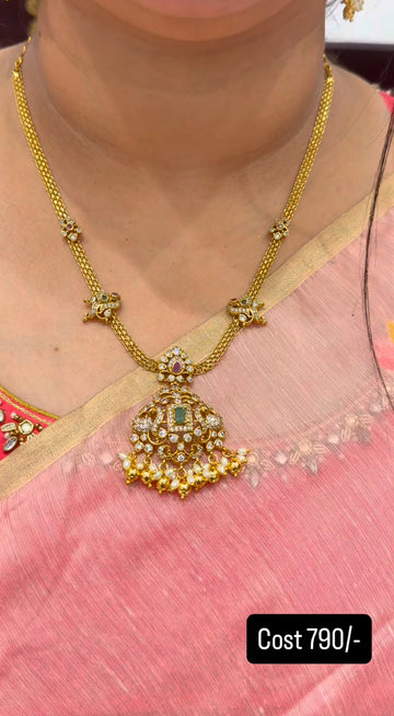 Beautiful simple chain neckset