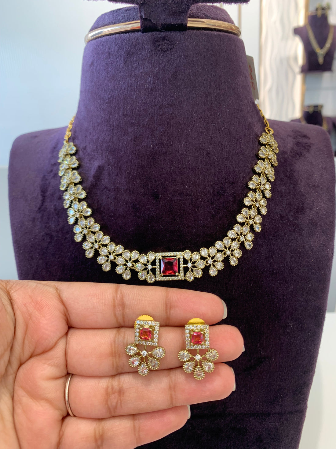 Beautiful mehandi polish necklace