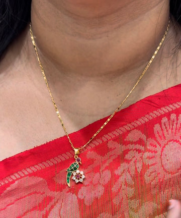 Beautiful Jadav kundhan Peacock Design Locket & Chain with stud Earrings (18 inches)