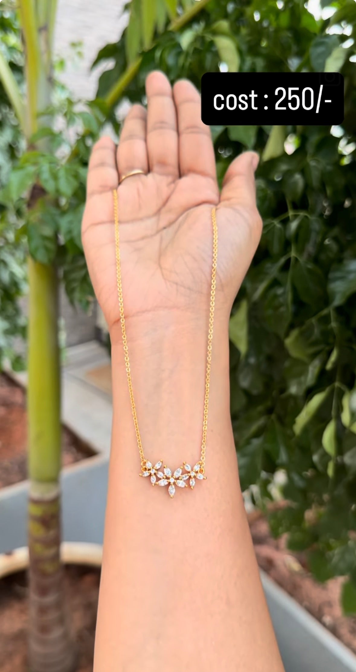Beautiful Flower Locket With chandraharam Chain ( 18 Inches )