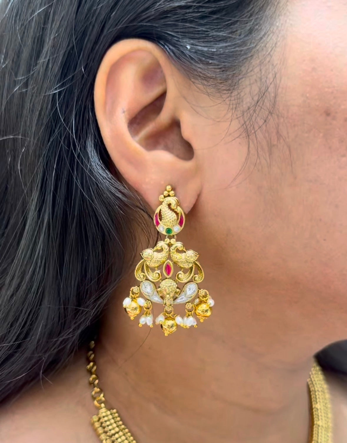 Beautiful Jadav Kundhan Neck Set without God Motives with Earrings