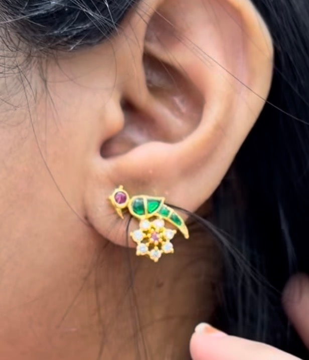 Beautiful Jadav kundhan Peacock Design Locket & Chain with stud Earrings (18 inches)