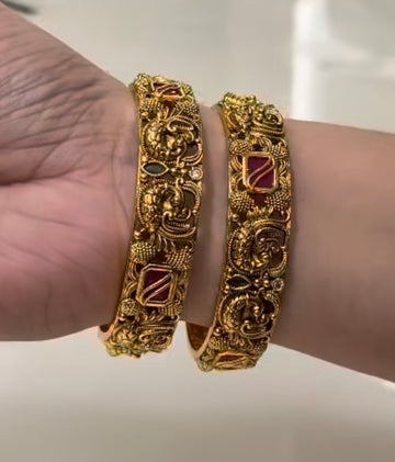 Beautiful peacock Design Bangles without God Motive ( single )