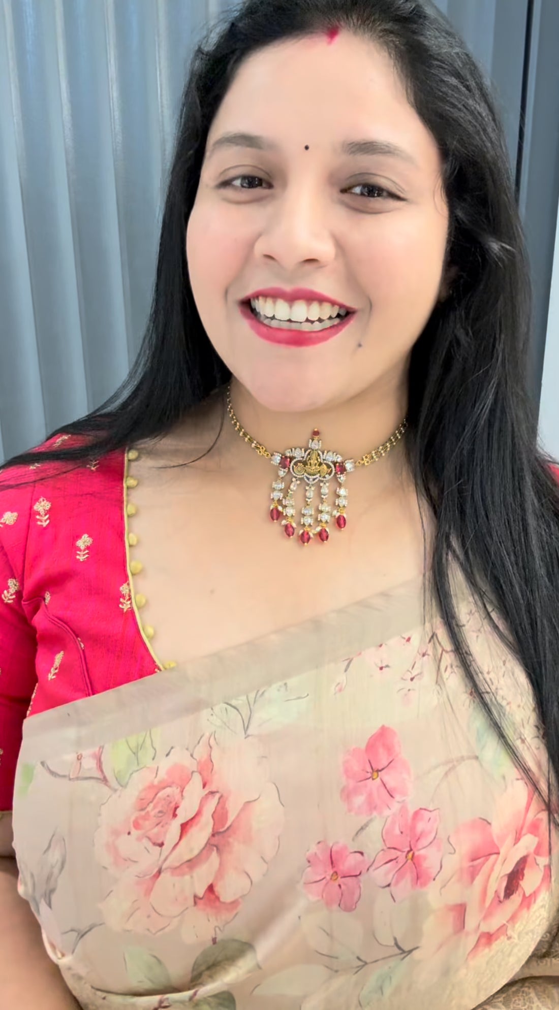 Beautiful cute and simple chocker (no earrings)