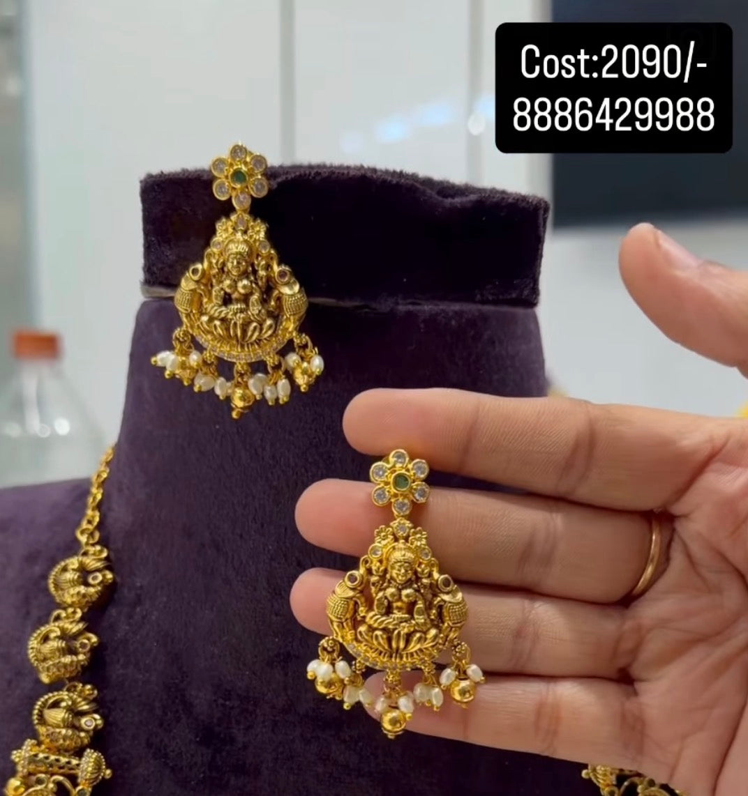 Beautiful Traditional Lakshmidevi Miniharam with Earrings