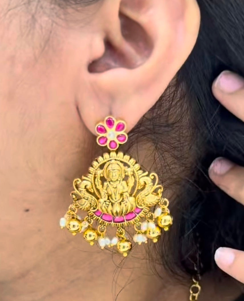 Beautiful Traditional Lakshmidevi NeckSet with JadavKundhan Stone with Pushback Earrings