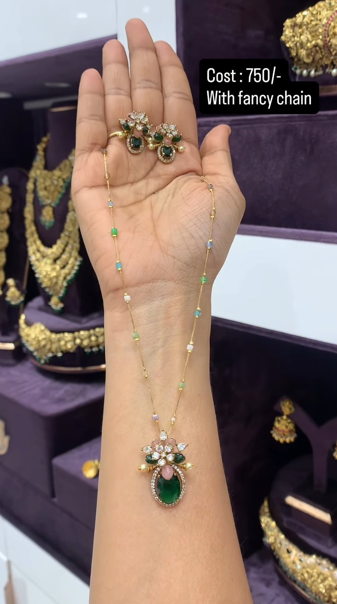 Beautiful fancy chain with premium pendant set