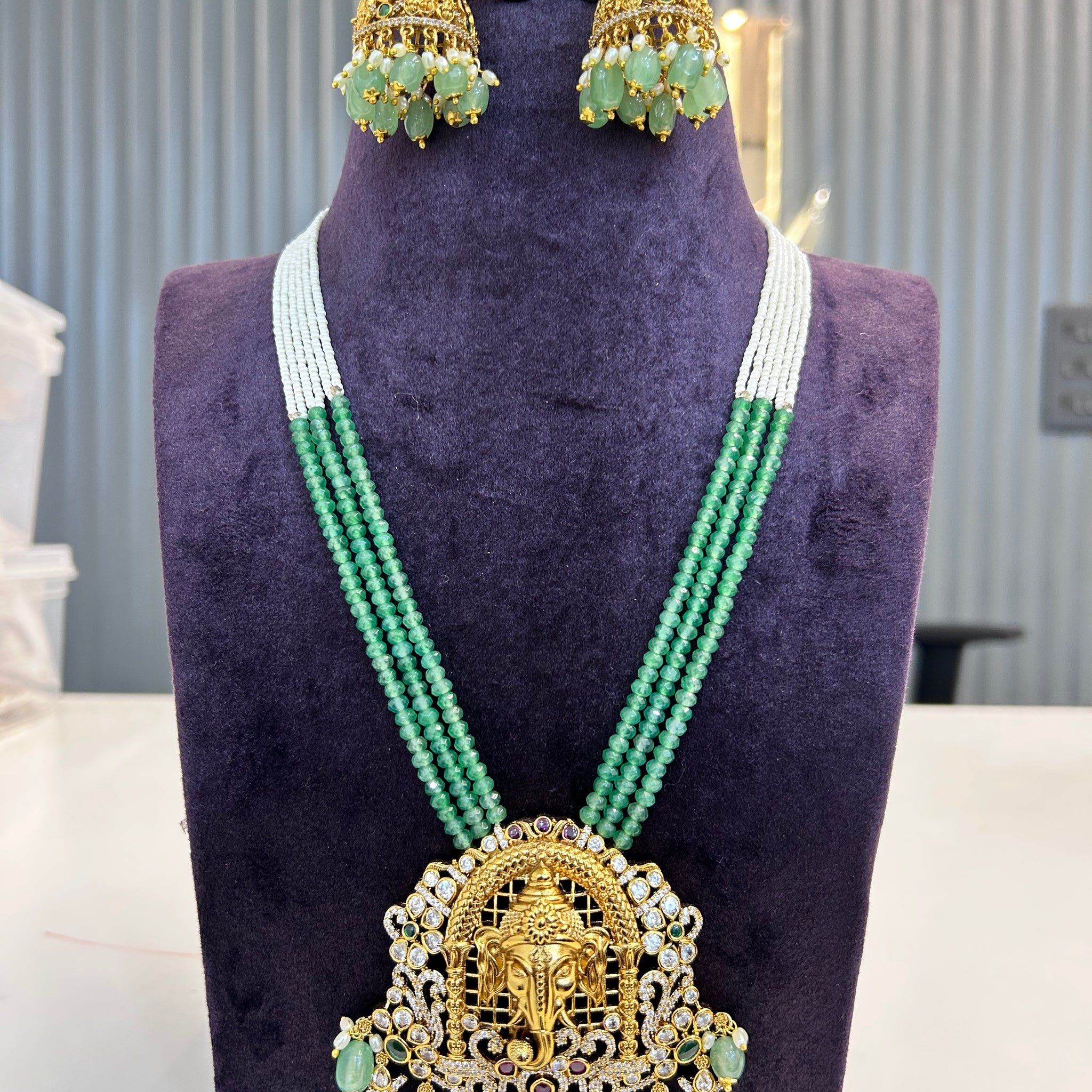 Vinayaka pendent set with earrings